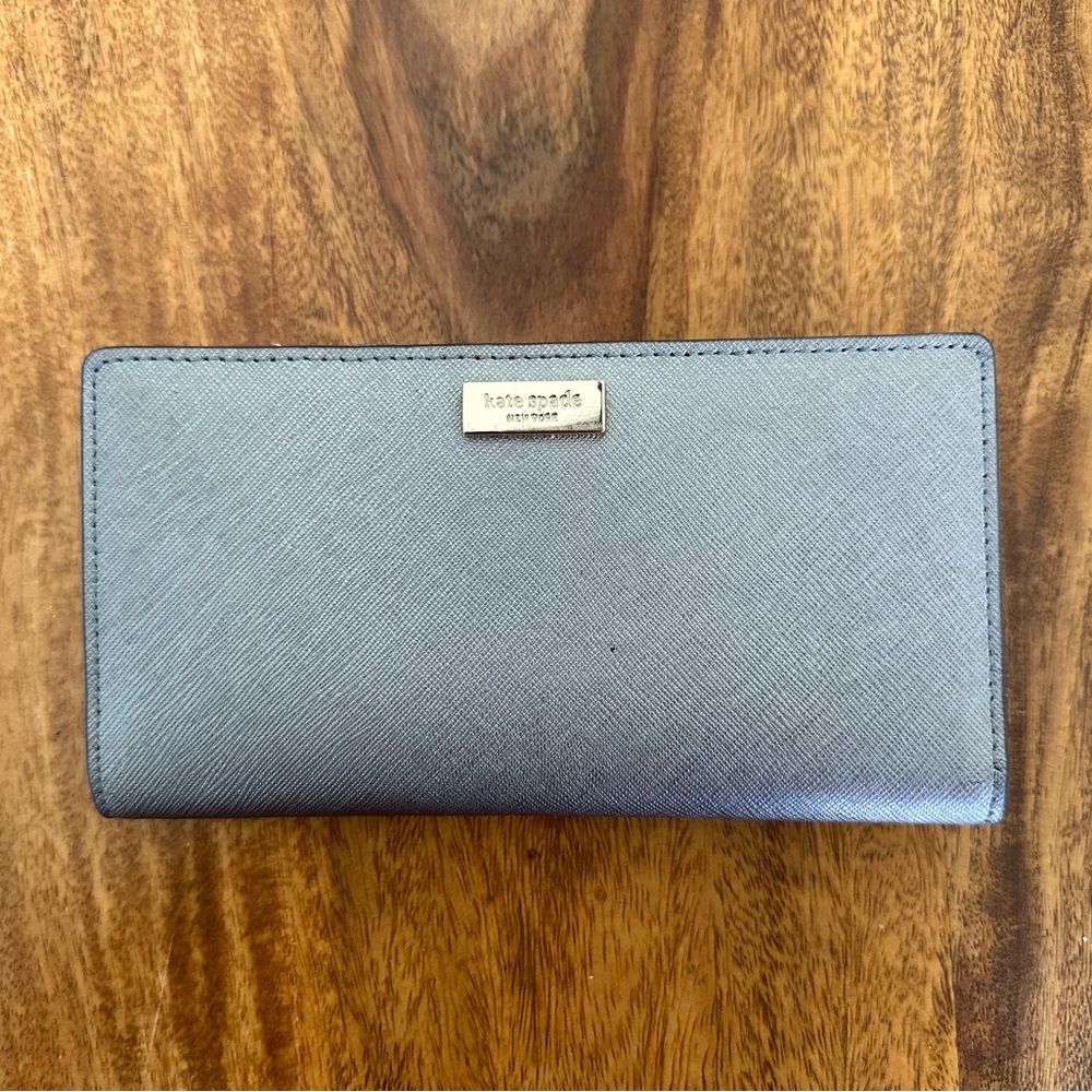 NWT🌺Kate Spade Metallic Silver Wallet